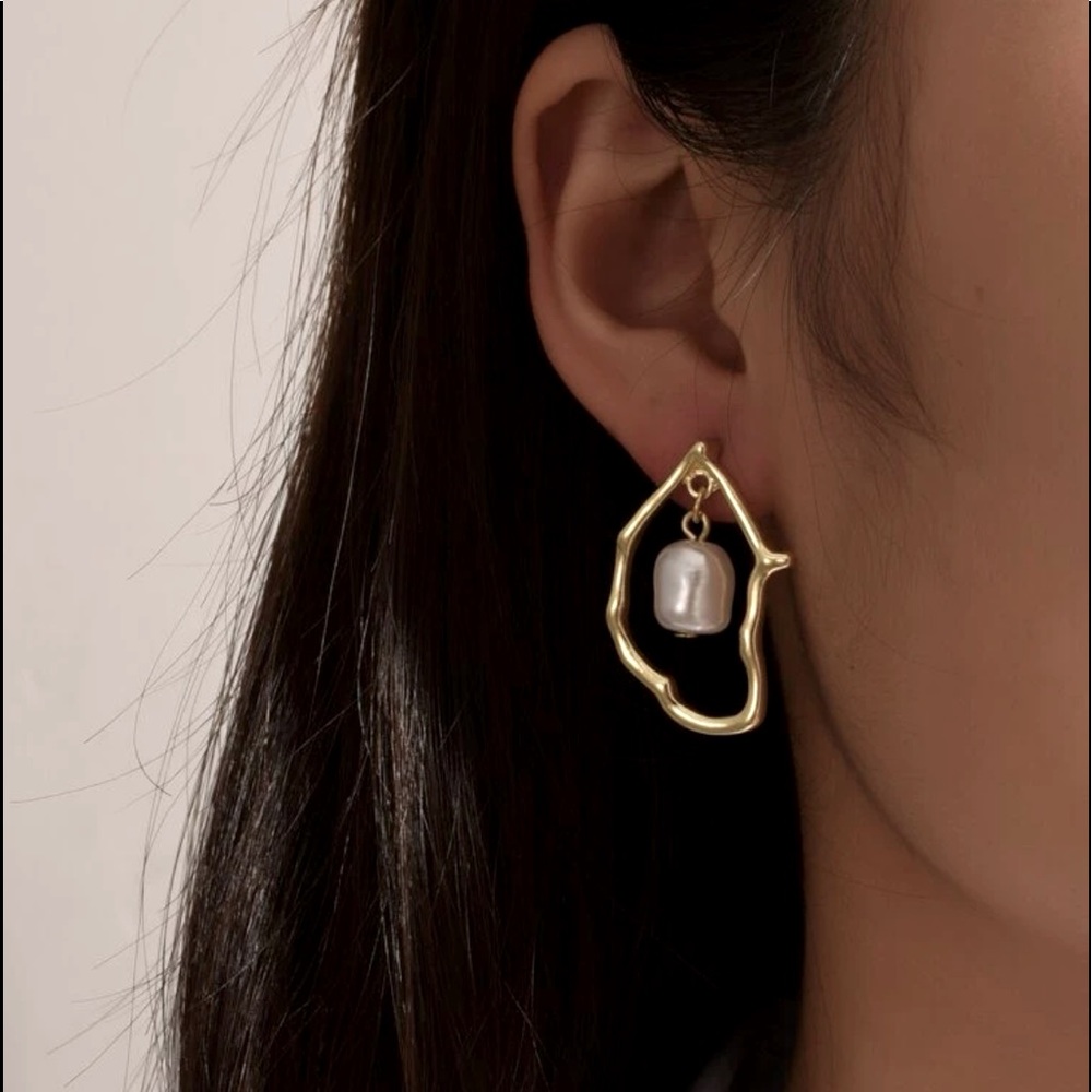 Abstract Shape Pearl Earrings - Picture 3 of 6